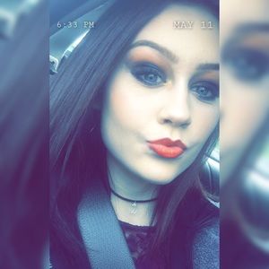 Meet your Posher, Claudia